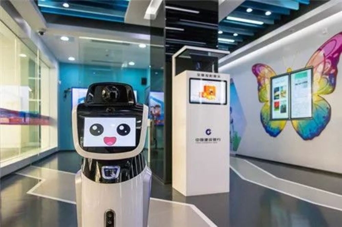 軟萌的“銀行機器人”，背后是一個摳腳大漢在操控？        