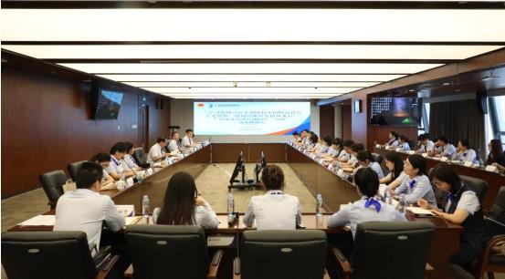 召開“五四”青年座談會