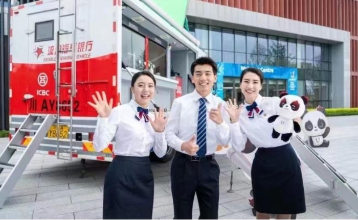 銀行機構在大運村布放流動銀行