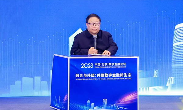 全國人大常委會委員、第七屆中國殘聯主席團副主席、 中國助殘志愿者協會會長呂世明